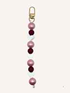 Chaîne de téléphone rose nacré et cœur blanc