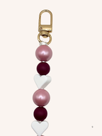 Chaîne de téléphone rose nacré et cœur blanc