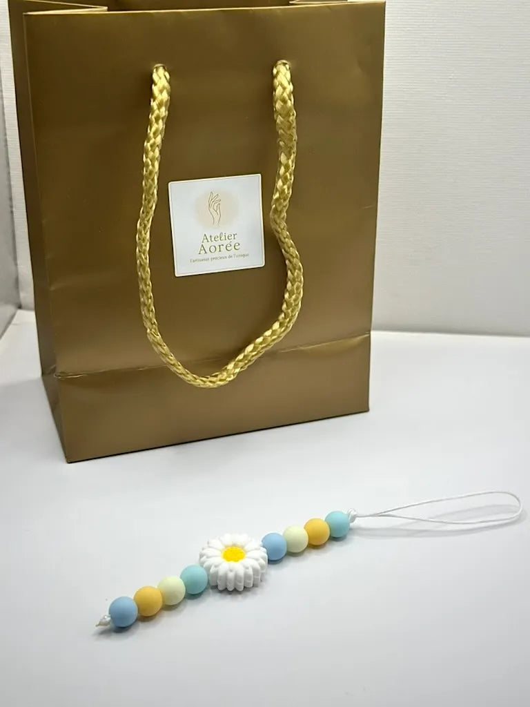 Bijou de téléphone fait main avec perles et fleur, accessoire artisanal idée cadeau Atelier Aorée